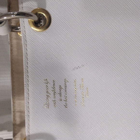 Samantha Thavasa Deluxe Shoulder Bag - 11x8x5", White Leather, Magnetic Closure - Picture 4 of 15